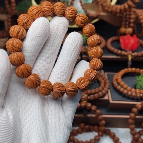 吊坠桃核14小金豆手串