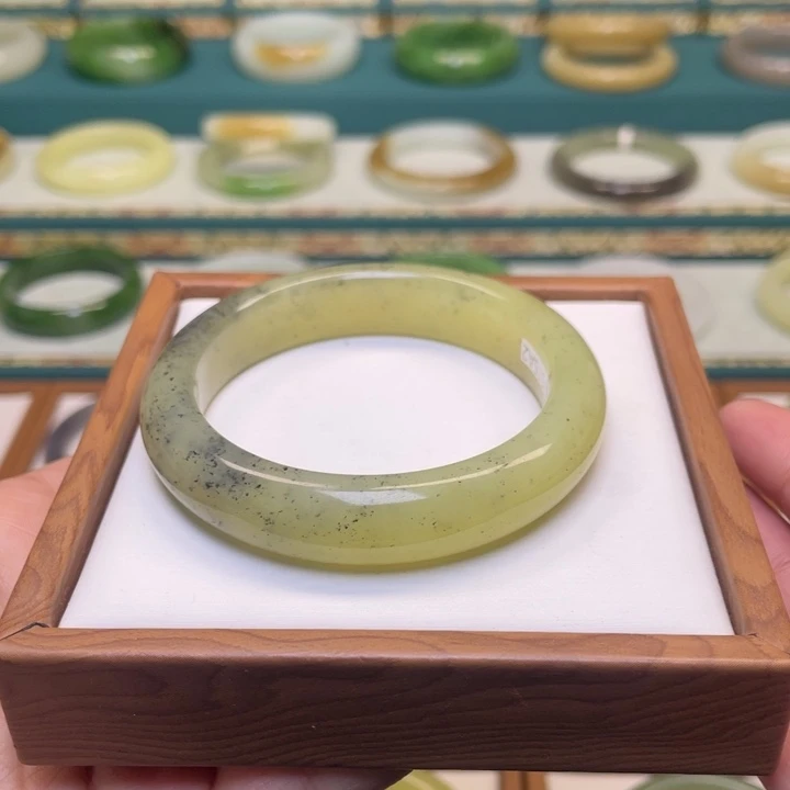 和田玉手镯未镶嵌54