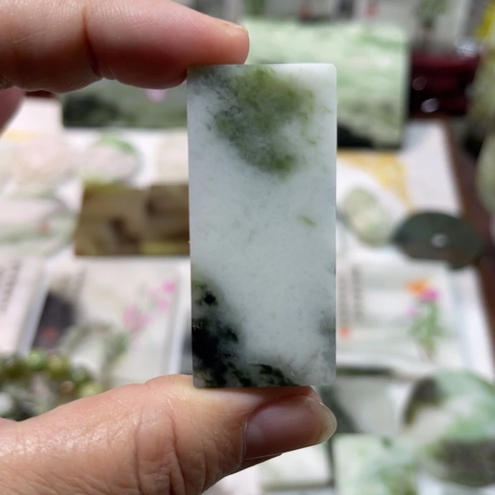 独山玉未镶嵌颈饰