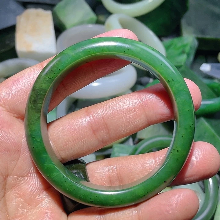 和田玉（碧玉）未镶嵌珠宝奇石