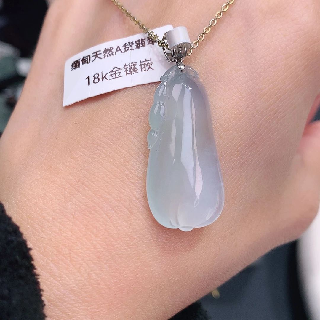 颈饰18K金镶嵌翡翠天空蓝冰胶福瓜