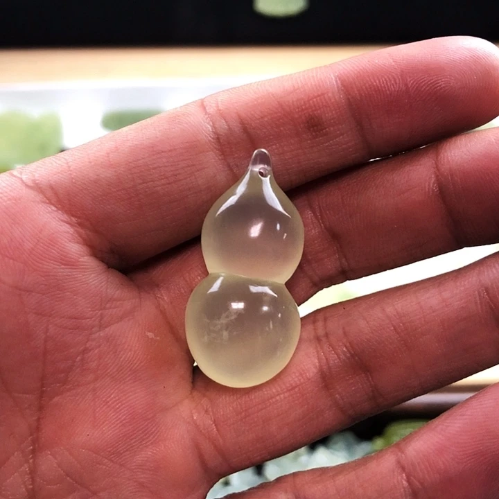 天***子蛇纹石玉未镶嵌颈饰