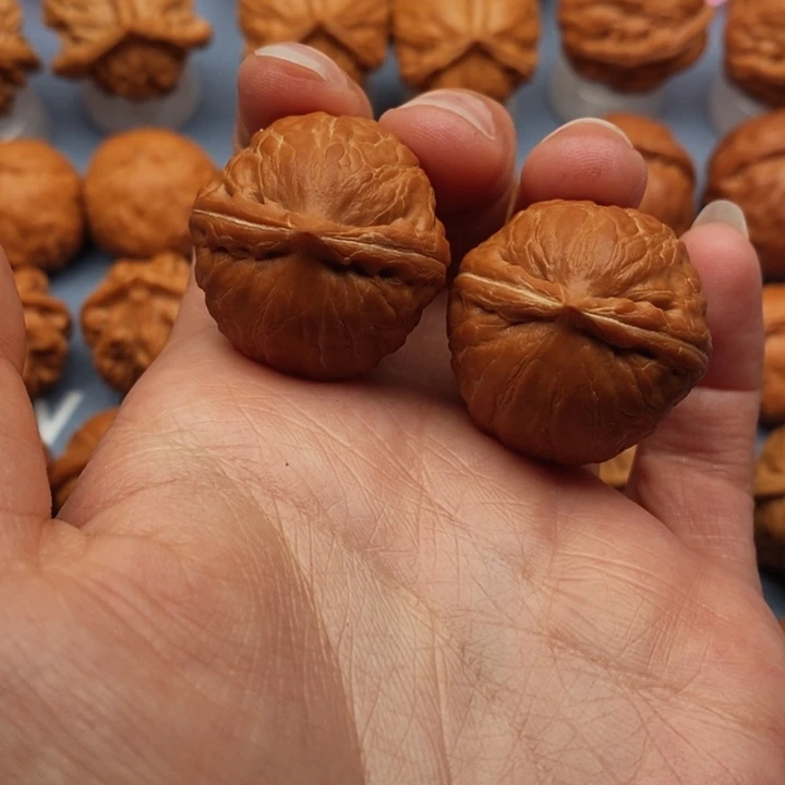 文玩核桃把件龙珠