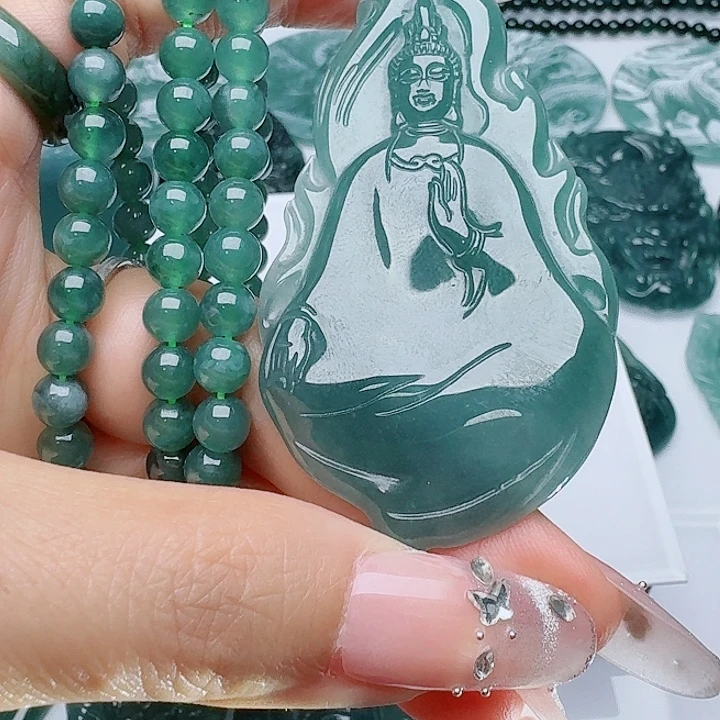 翡翠未镶嵌颈饰多样性发其一