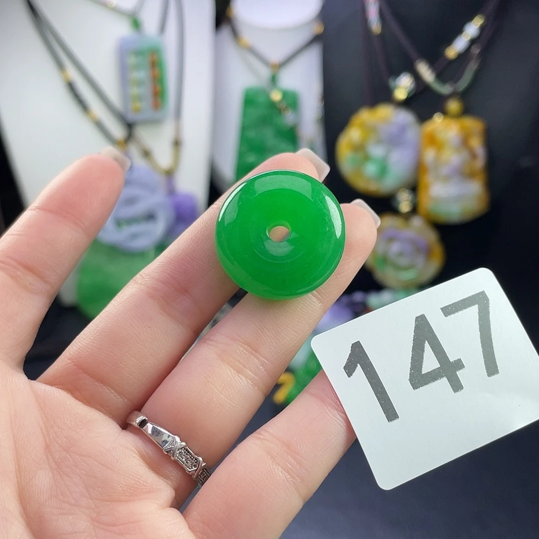 翡翠未镶嵌吊坠(赠链)