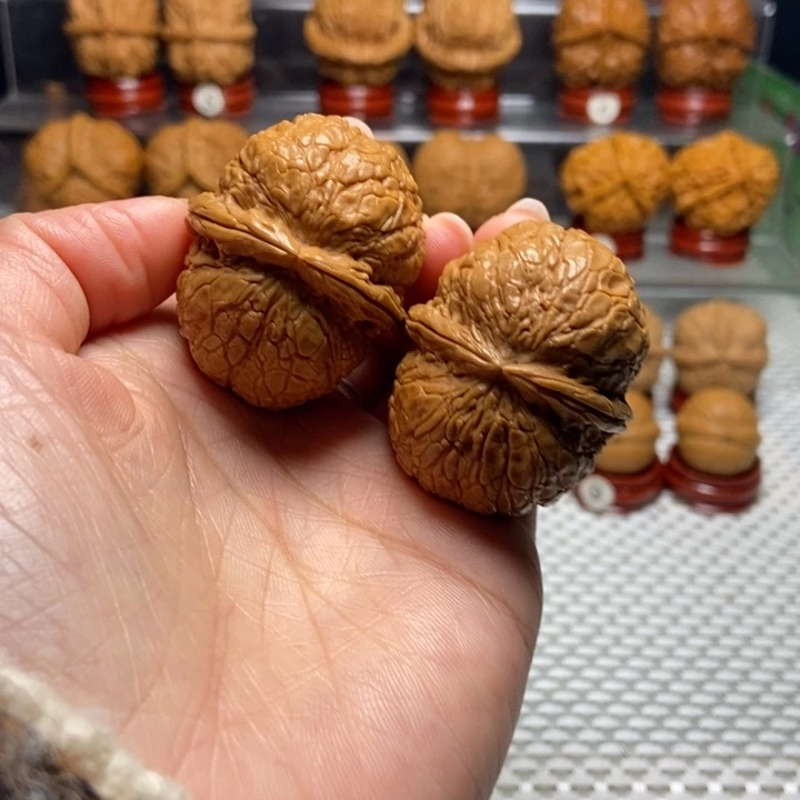 文玩核桃把件30蟒纹元宝