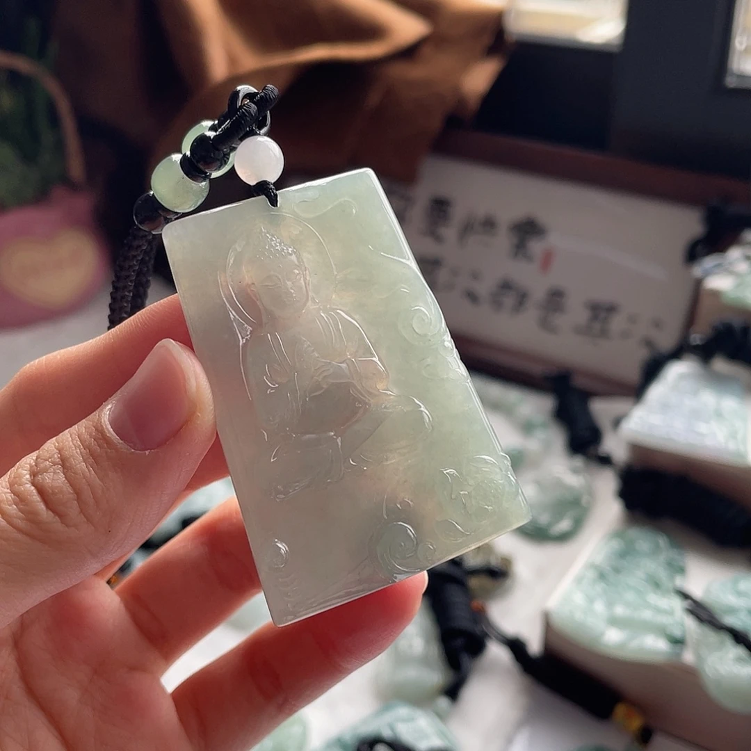 翡翠未镶嵌颈饰大日如来