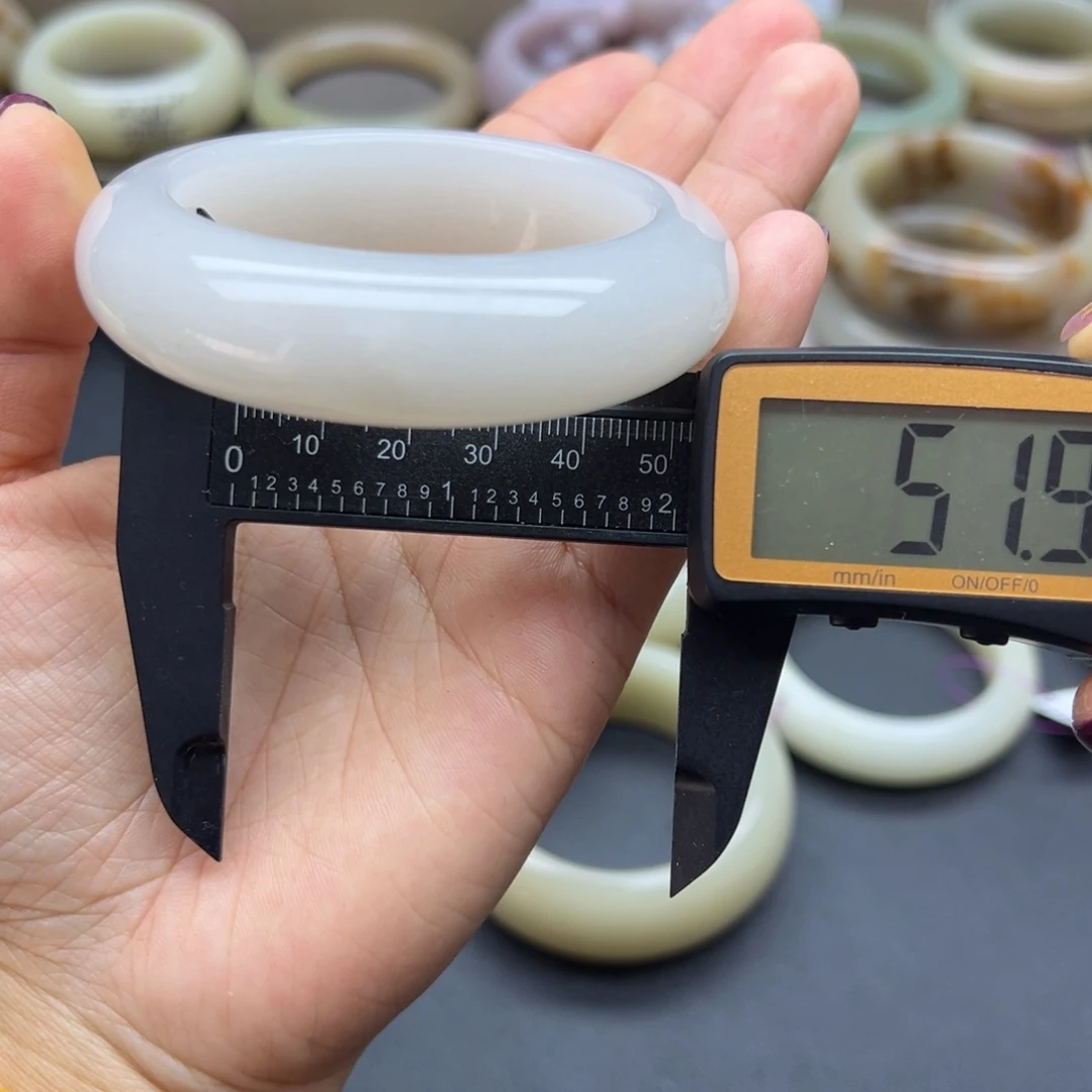 石英质玉（佘太翠）未镶嵌手镯