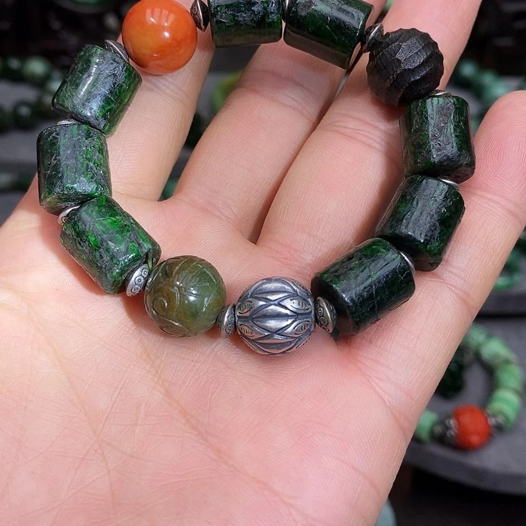 未镶嵌手链翡翠漂亮美眉