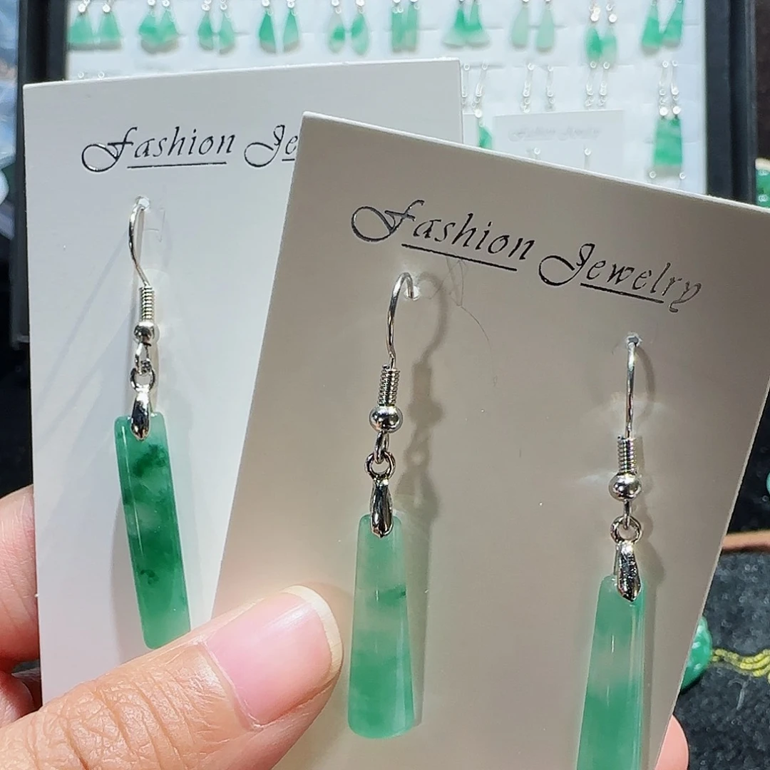 石英质玉颈饰未镶嵌江****者