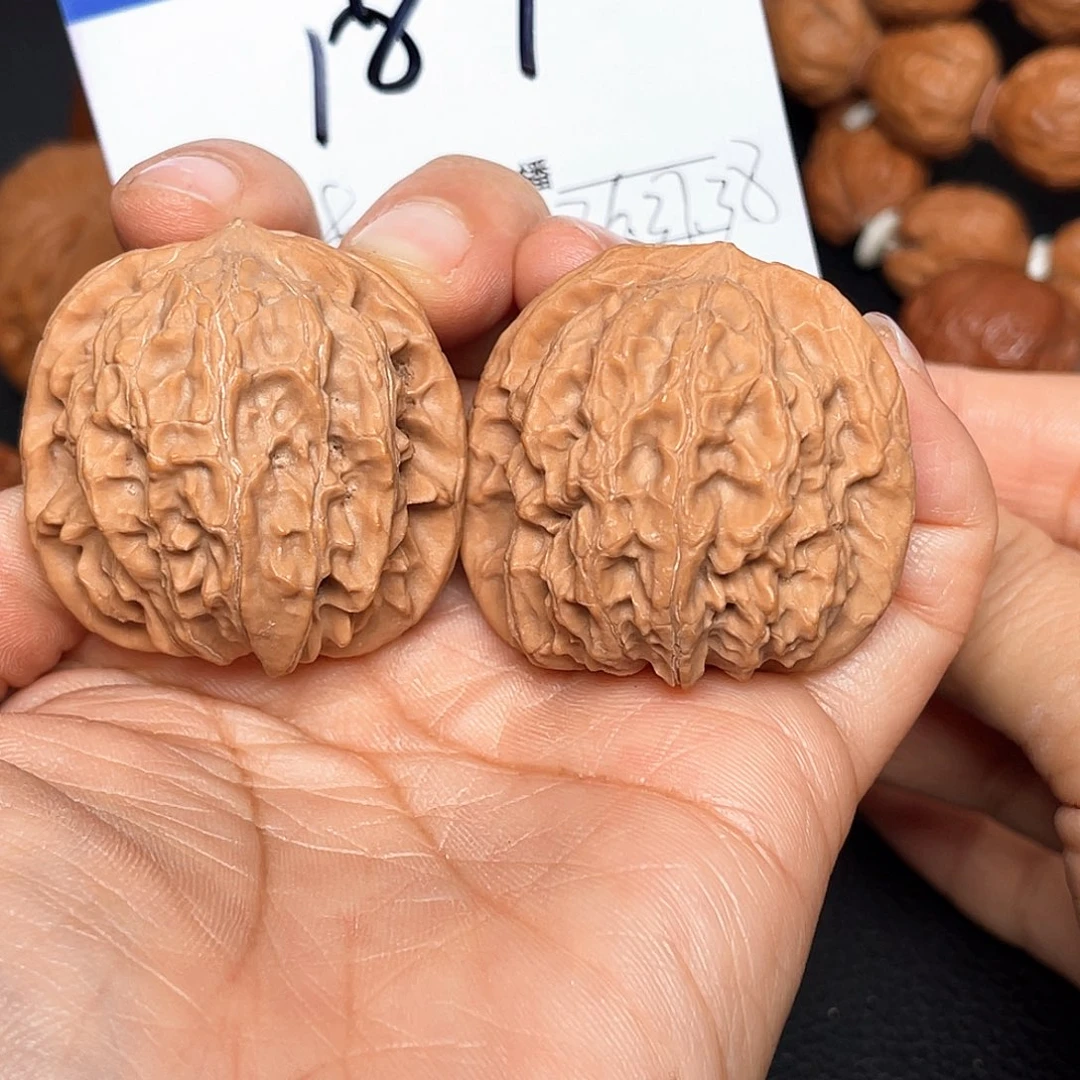 桃核吊坠璀****w清水石38尺。  187