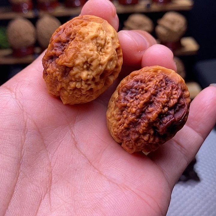 文玩核桃吊坠七彩小绣球29