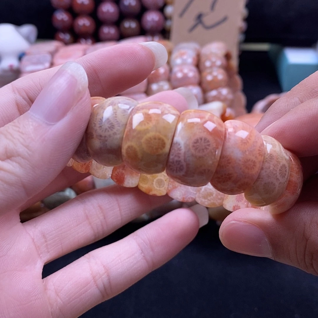 未镶嵌手牌硅化珊瑚（珊瑚玉）?***?