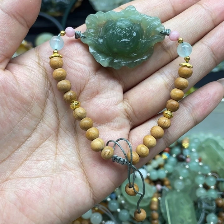 蛇纹石玉未镶嵌颈饰