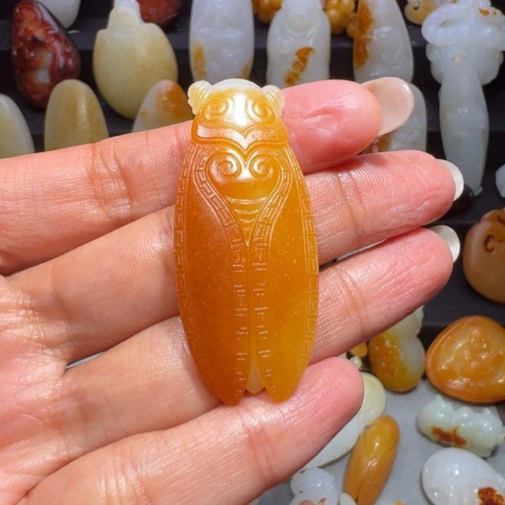 和田玉颈饰未镶嵌金**君