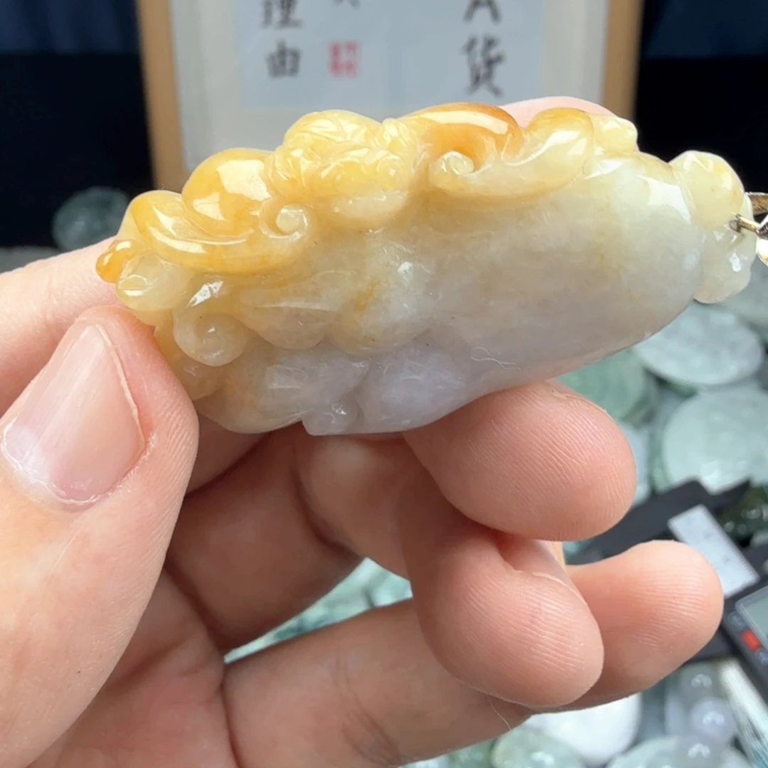 翡翠挂件未镶嵌翡翠