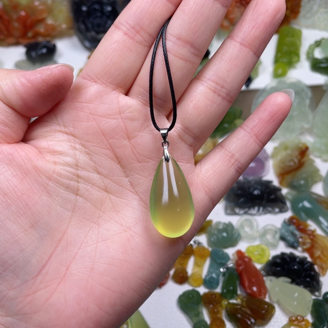 蛇纹石玉未镶嵌颈饰