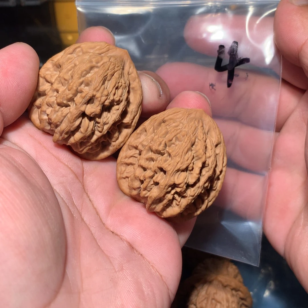 文玩核桃吊坠麦虎