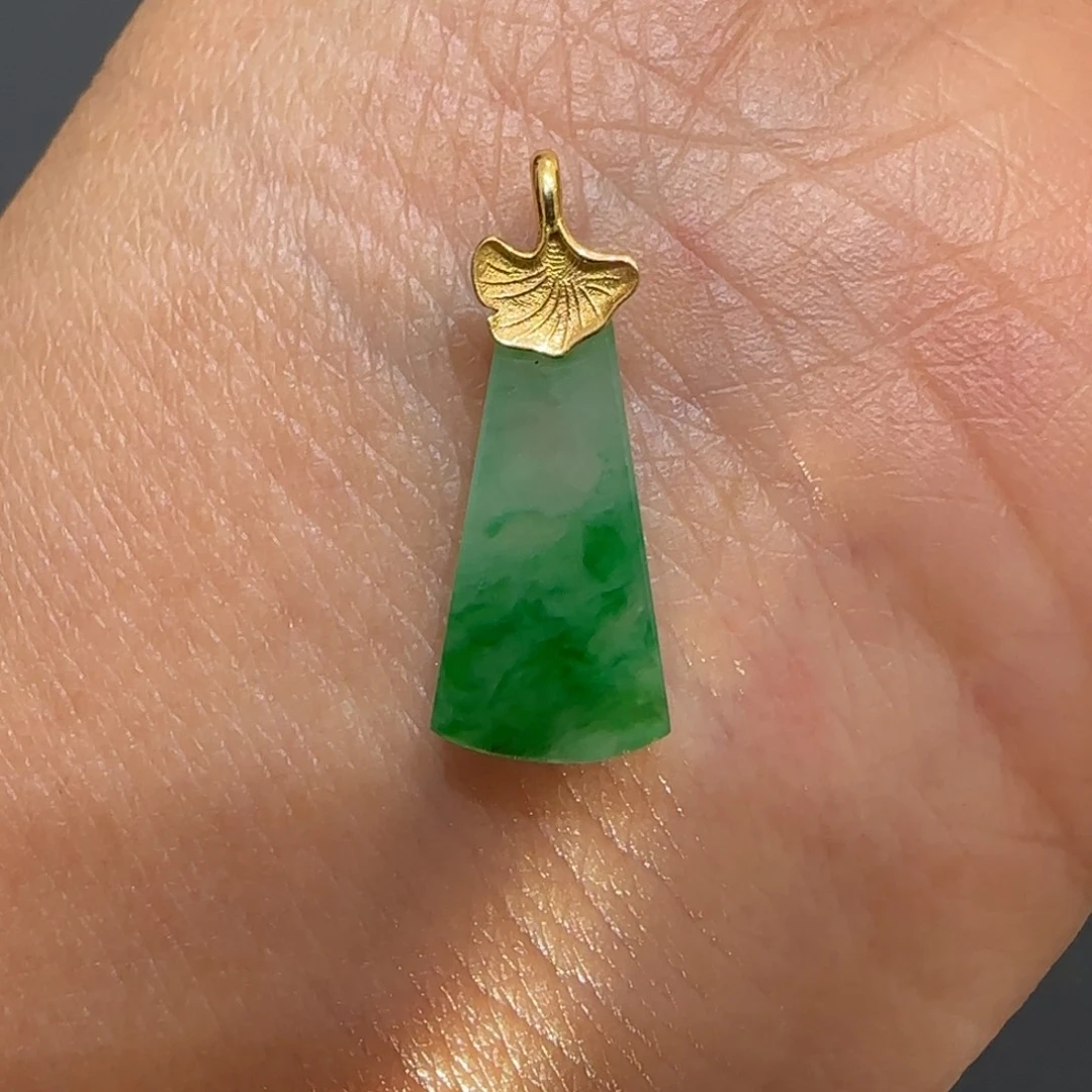 翡翠颈饰18K金镶嵌无事牌