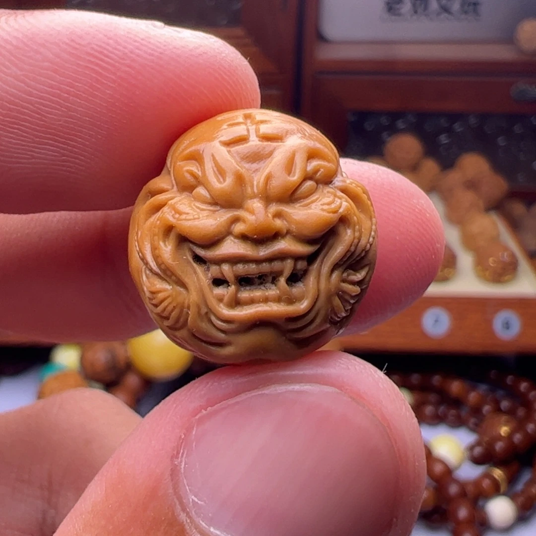 第***节猴头核桃吊坠精工虎僧