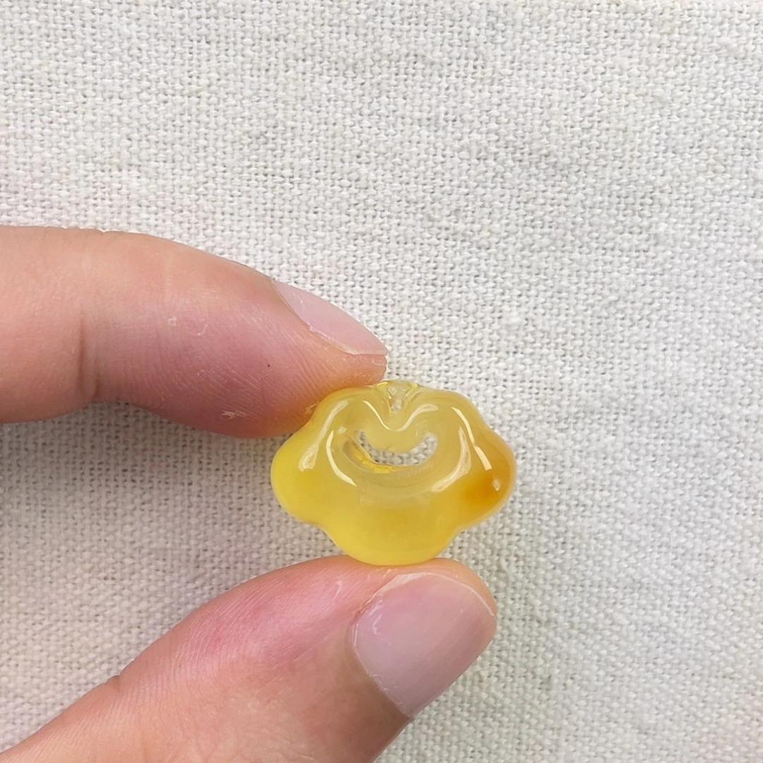 裸石琥珀未镶嵌如意