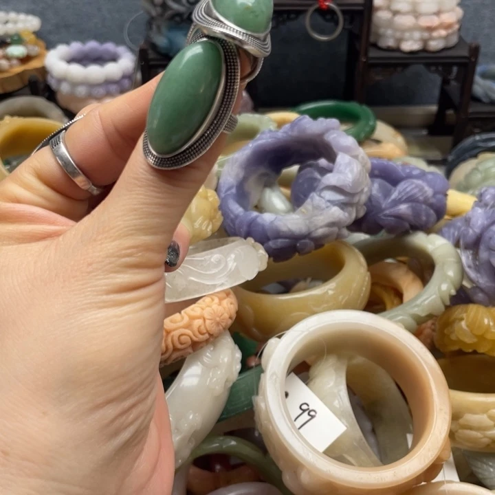 石英岩玉未镶嵌手镯