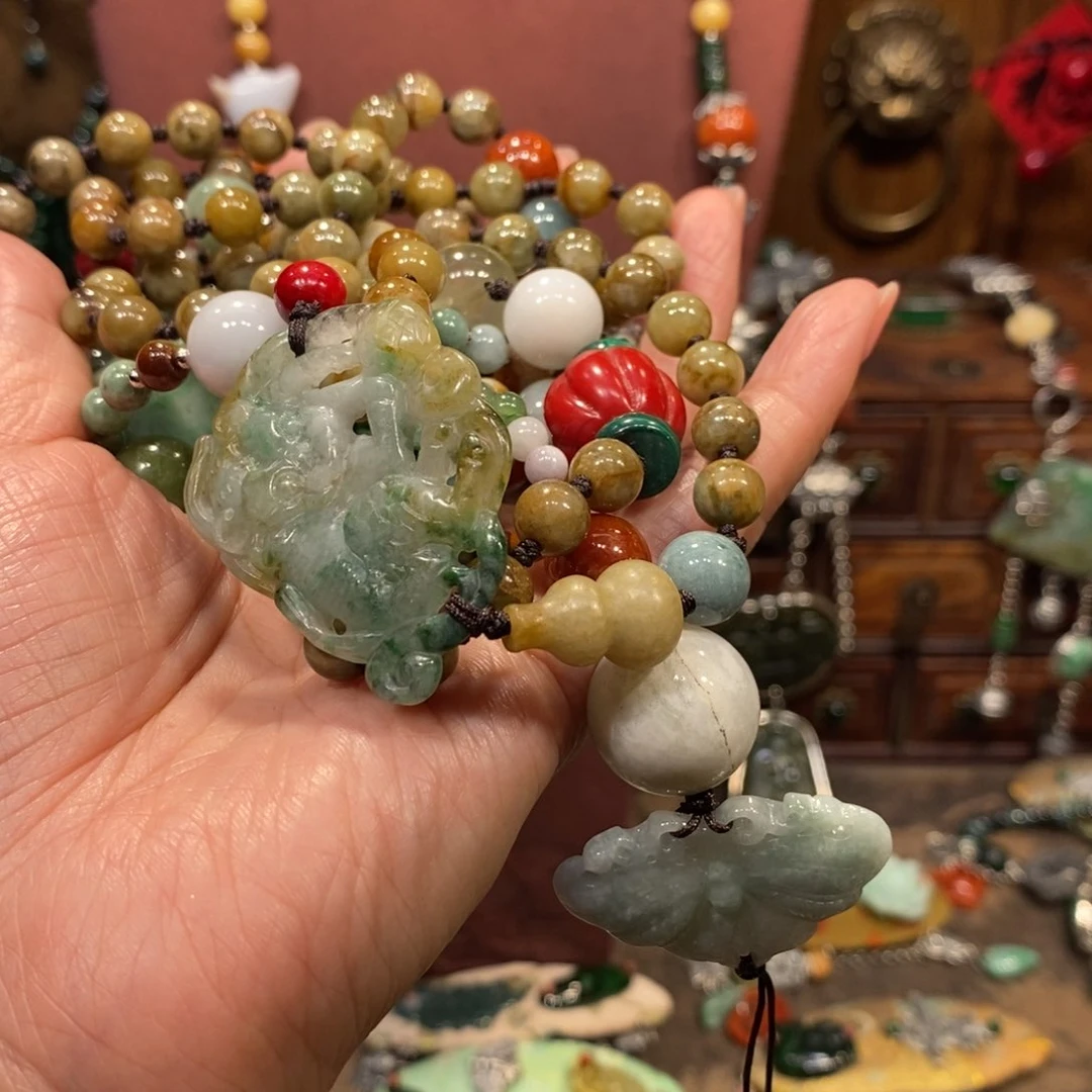 翡翠吊坠(赠链)未镶嵌