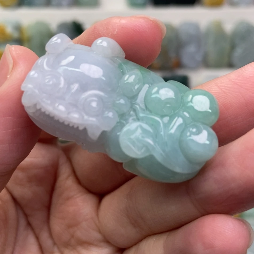 翡翠吊坠(赠链)未镶嵌