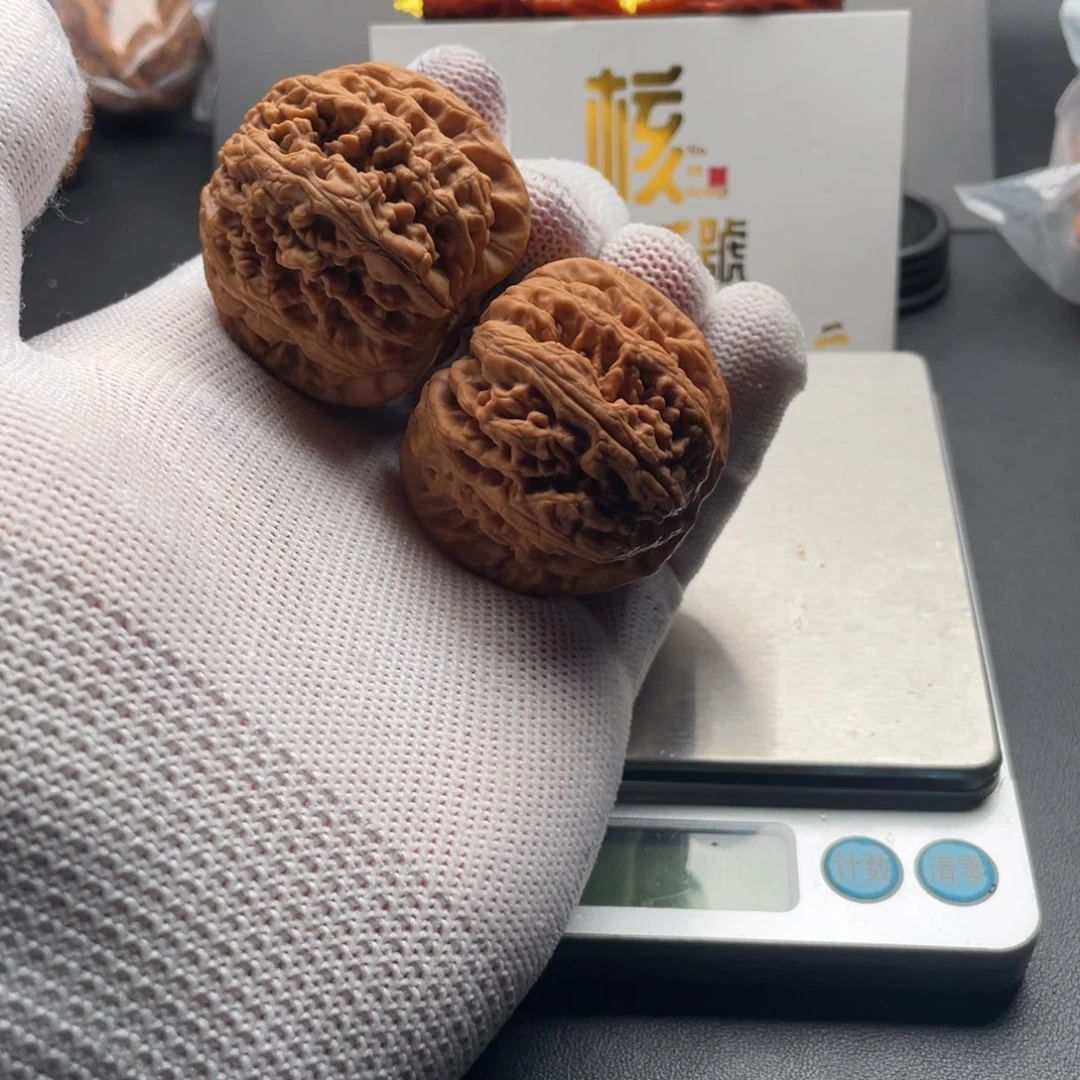 哈***路文玩核桃吊坠大粗筋