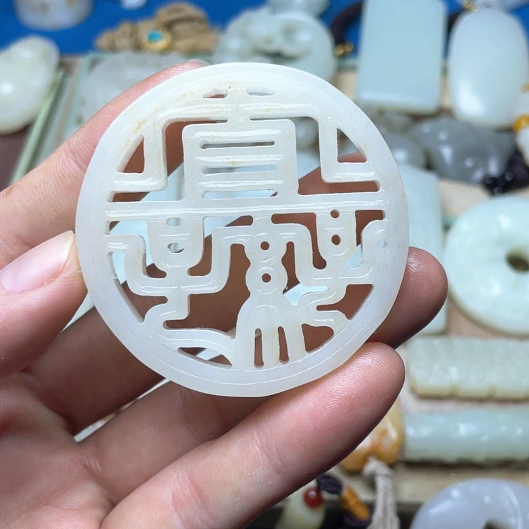 颈饰未镶嵌和田玉（糖玉）