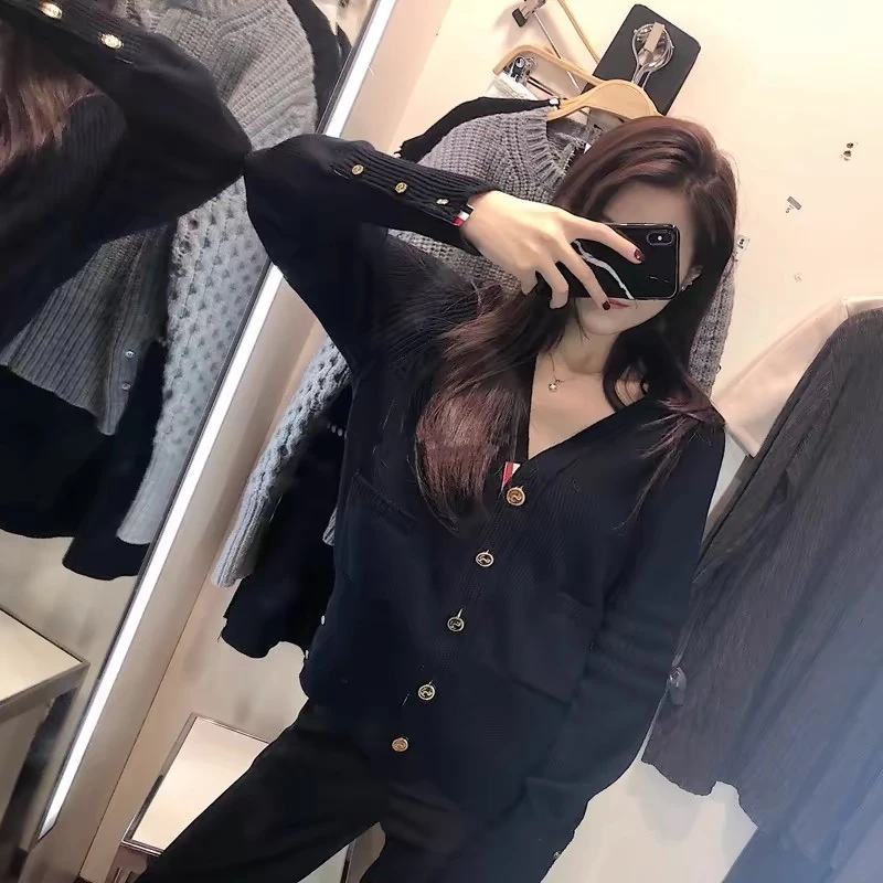 琳达高高现现汤姆108颗扣子开衫毛衣