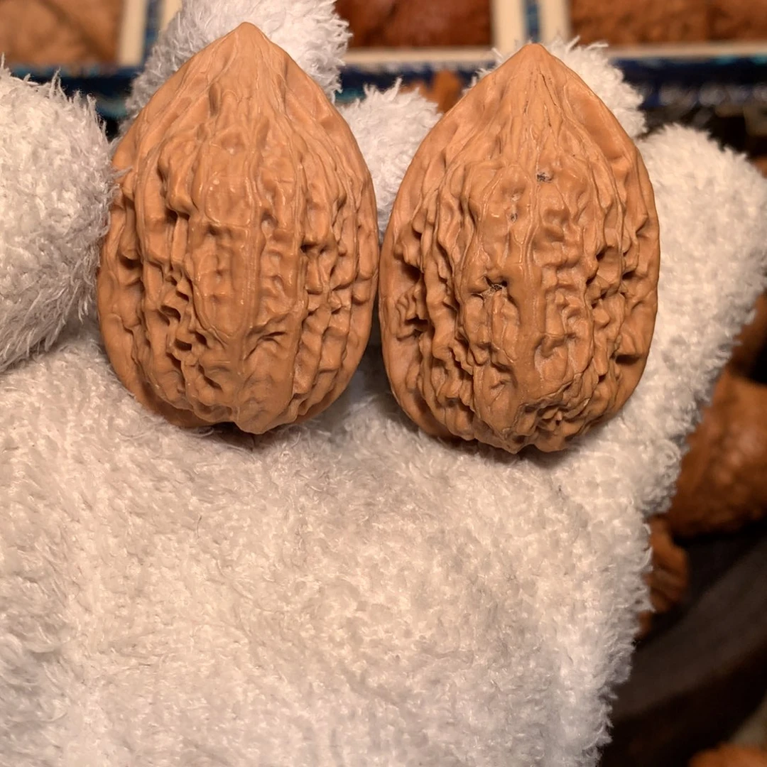 文玩核桃把件29全品 太行山赤羽鸡心