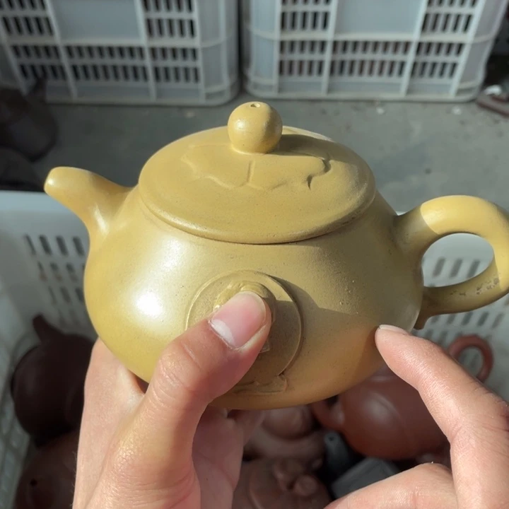 老厂紫砂壶一件。