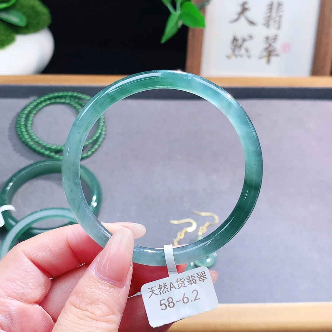 翡翠手镯（圆镯）未镶嵌
