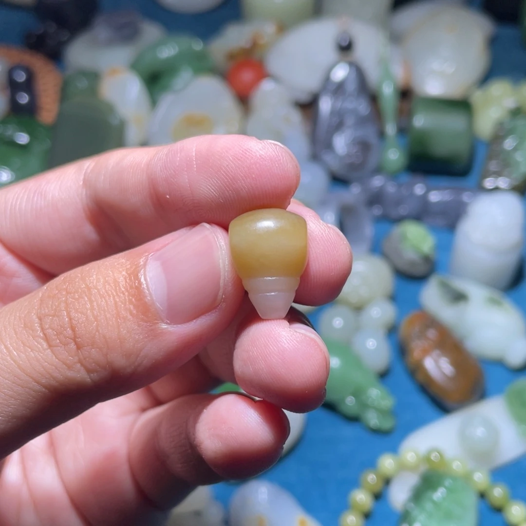 和田玉颈饰未镶嵌倩