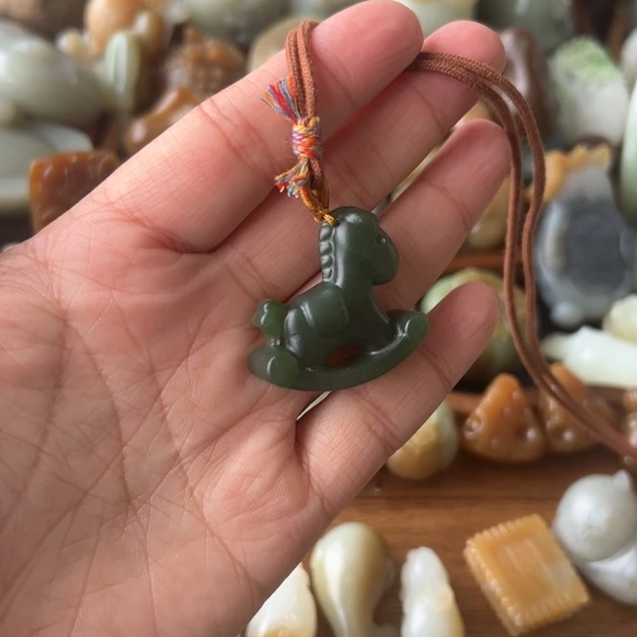 未镶嵌和田玉（糖玉）车挂