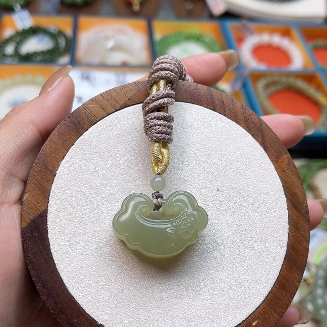 和田玉未镶嵌吊坠(不含链)A36