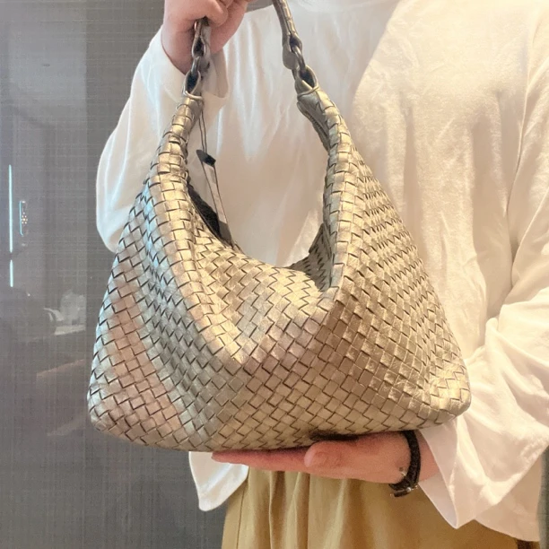95新 BOTTEGA VENETA/葆蝶家 【涛】44HP04 金属色大号和尚包