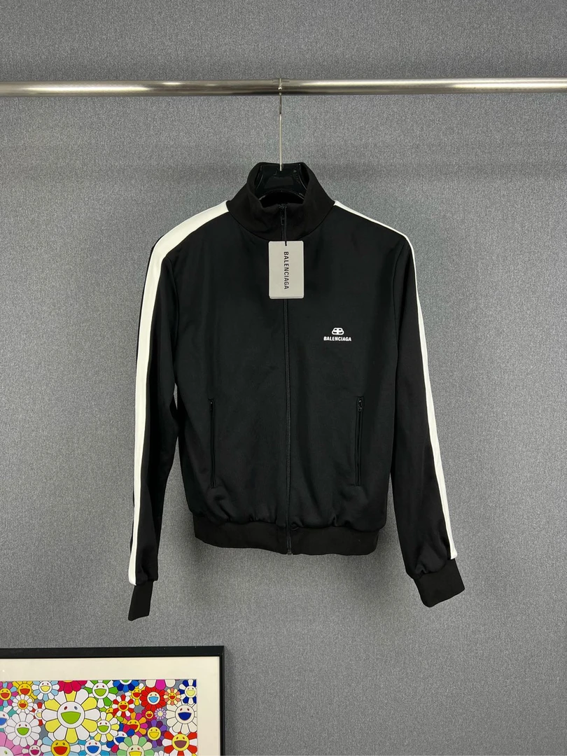 巴黎世家锁扣外套巴黎世家衣服
