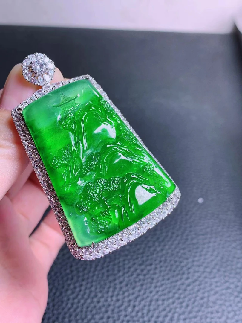 天然翡翠A货冰种阳绿色豪华镶嵌山水牌玉吊坠送礼佳品