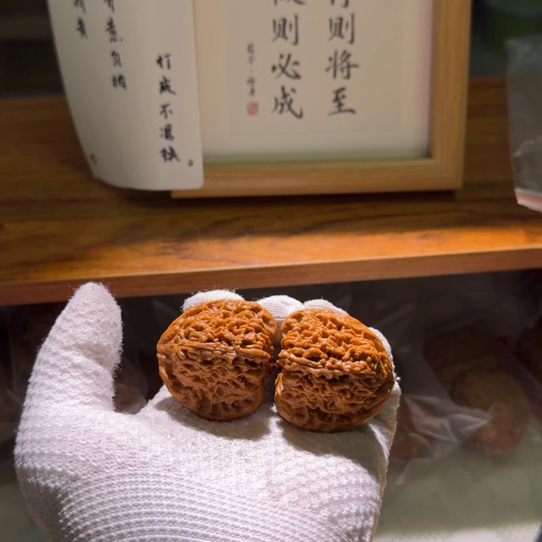 文玩核桃吊坠40南疆石三角万字回血