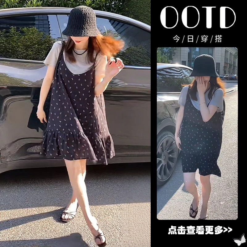 超火夏季穿搭一整套女2025新款韩版短袖T恤黑色碎花吊带裙两件套