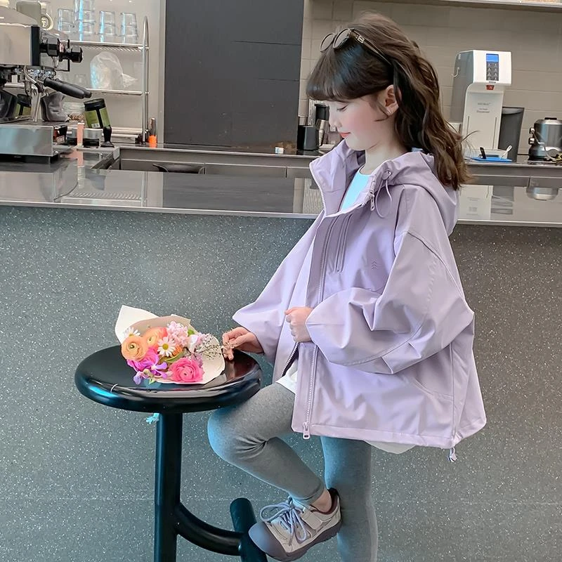 女童冲锋衣外套春秋款2025新款洋气儿童春装小女孩运动连帽上衣潮