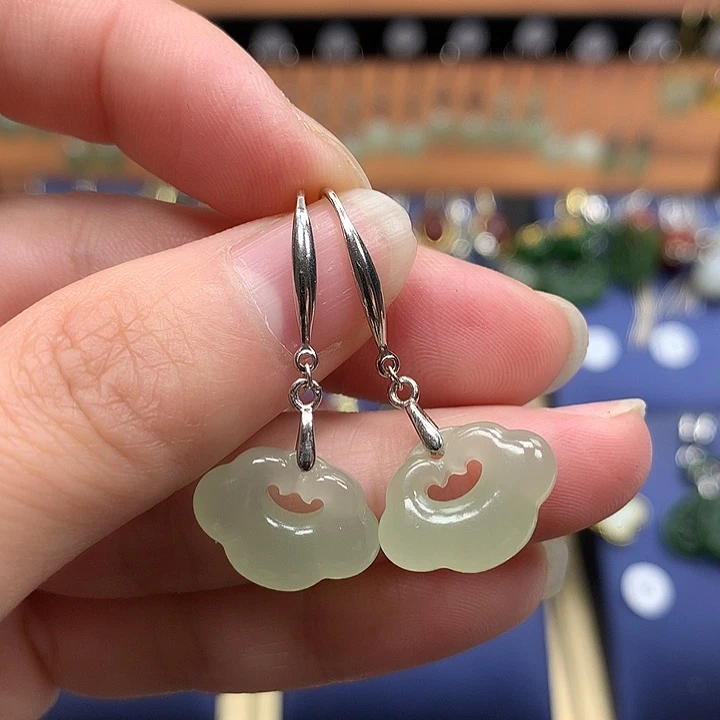 和田玉银S925镶嵌耳环如意锁冰晴水