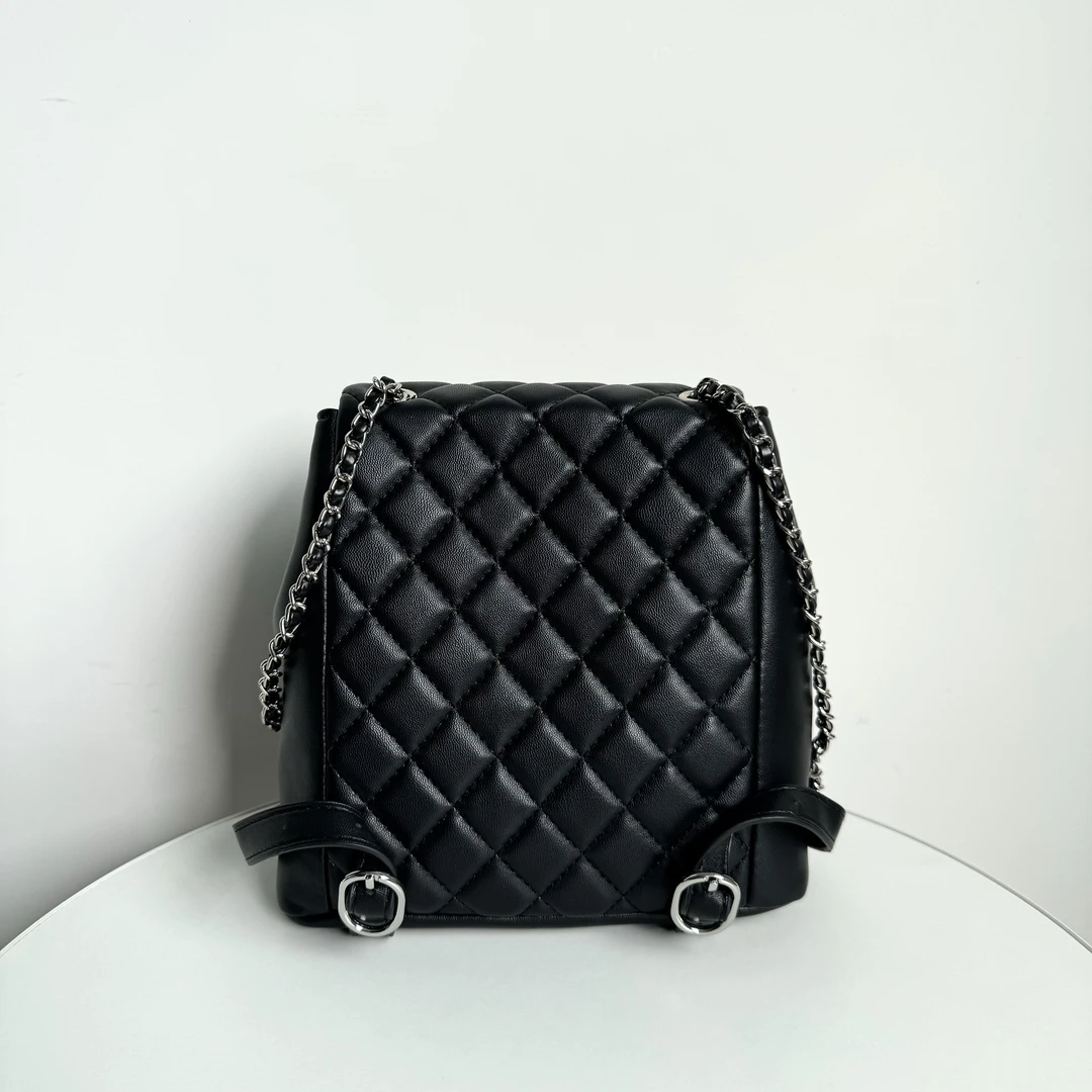 轻奢复古黑色百搭双肩背包