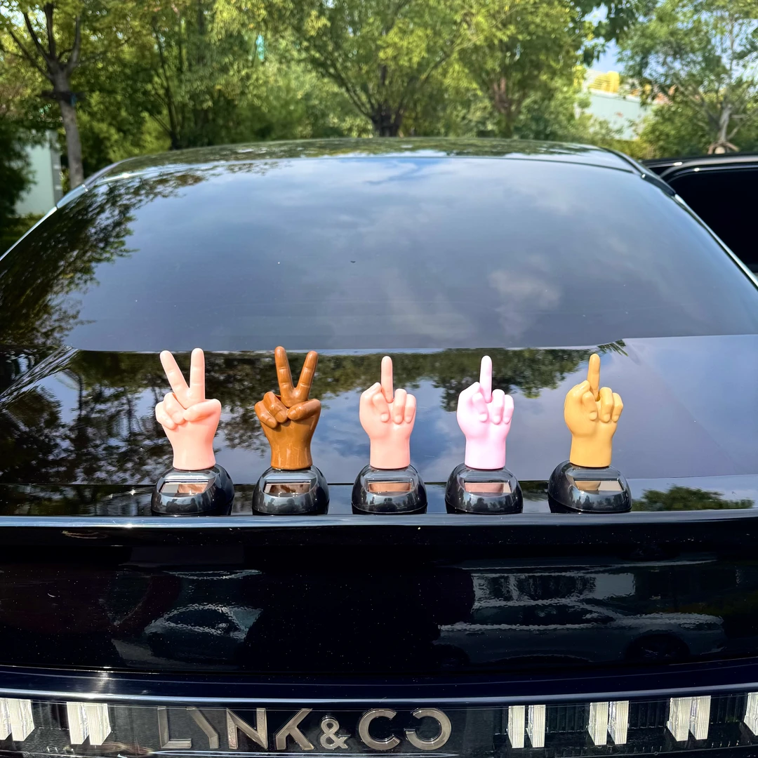 新款太阳能摇摆公仔车载饰品 创意卡通手指汽车摆件礼品儿童玩具