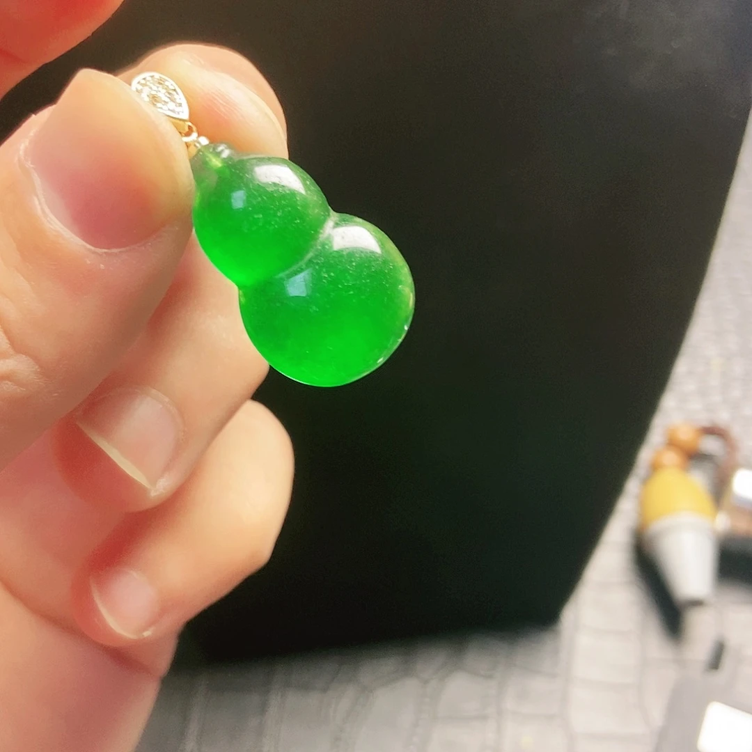 颈饰18K金镶嵌翡翠