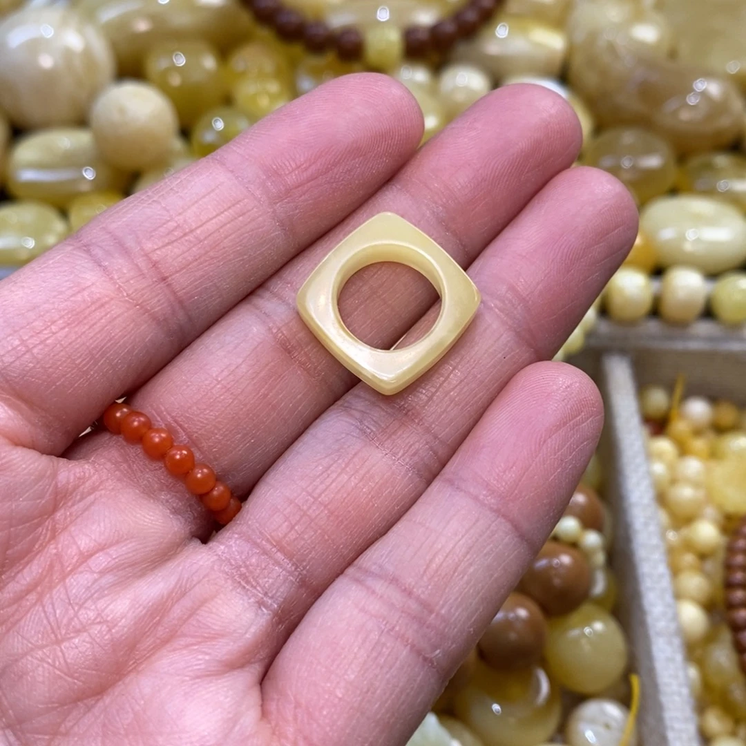 琥珀未镶嵌裸石原矿蜜蜡