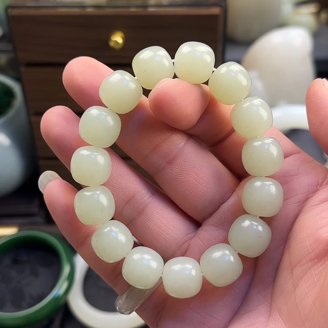 和田玉未镶嵌颈饰新疆料