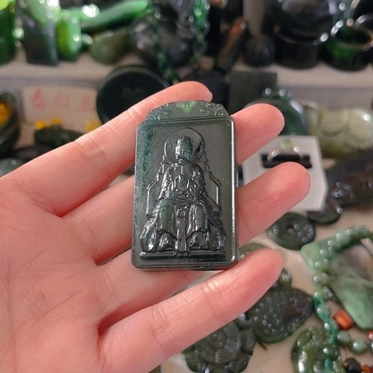 蛇纹石玉颈饰未镶嵌大****山